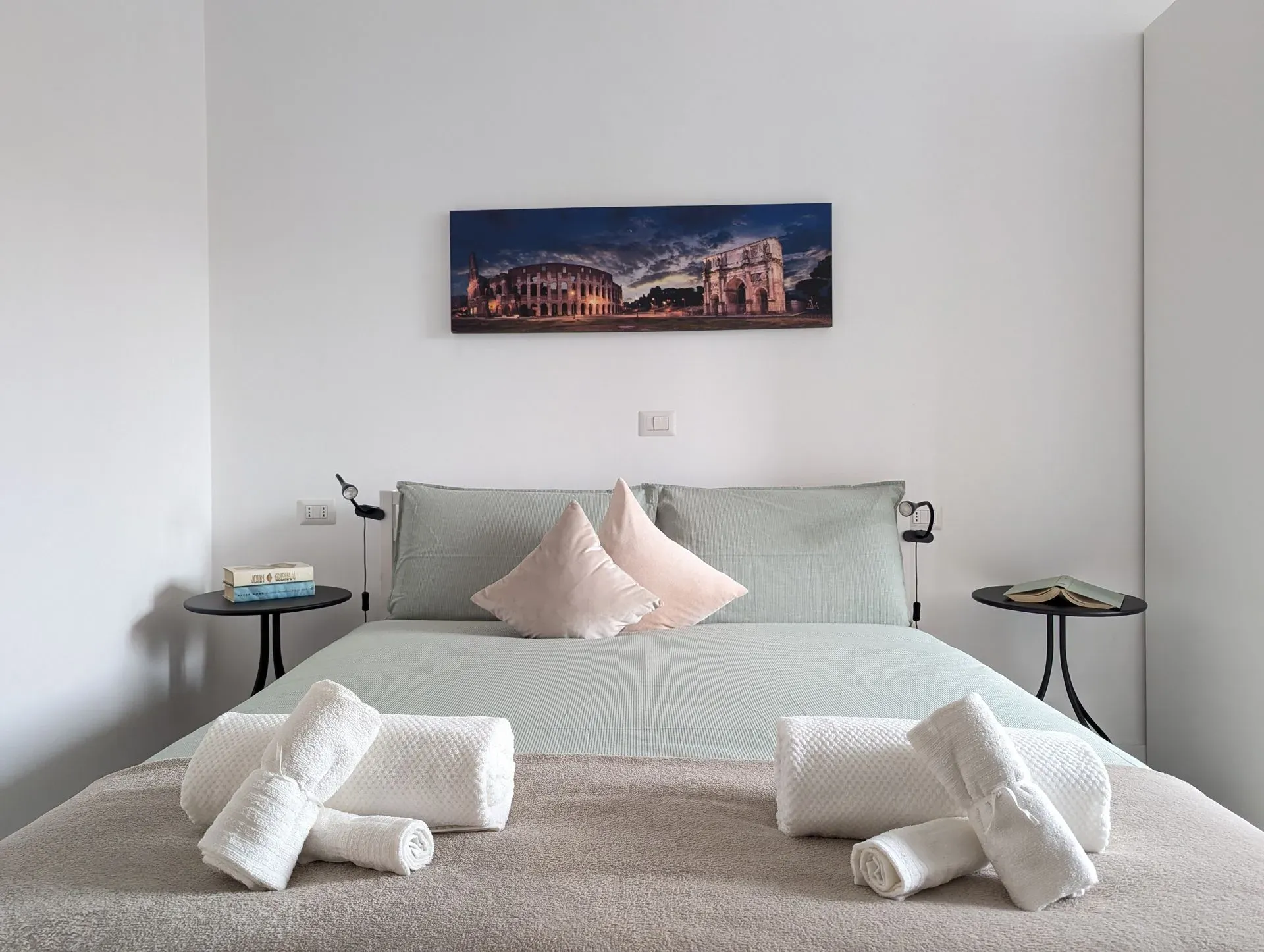 Letto matrimoniale con asciugamani pronti